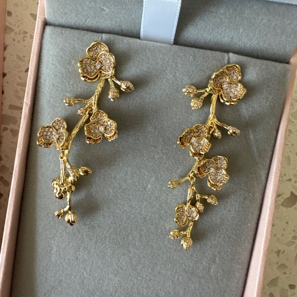 Anabel Aram gold orchid link necklace - Picture 10 of 12